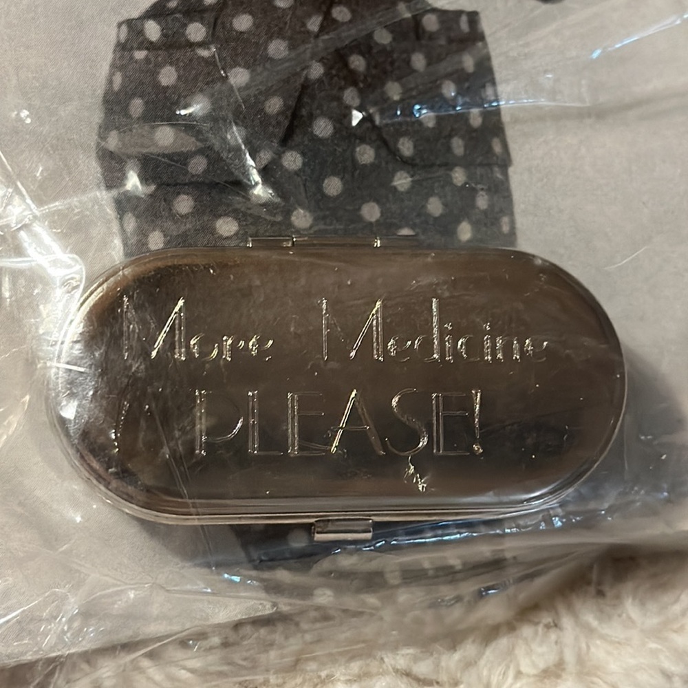 NIP Beauchamp “More Medicine Please” Silver Oval Pillbox - Picture 2 of 4